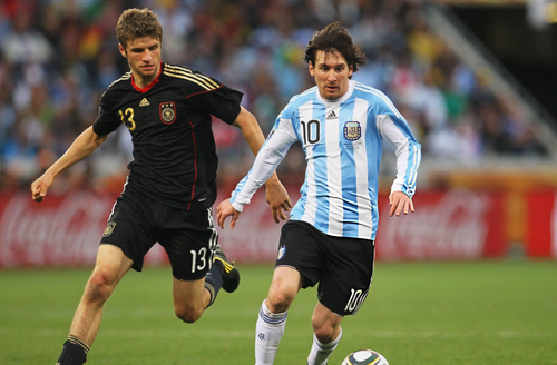 thomas Mueller Lionel Messi Final MLS 2025 Istimewa.png