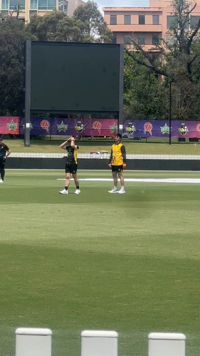 HElJqncAAl 8sr2T.jpg