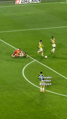 B5 2 mbN6BrJkzio.jpg