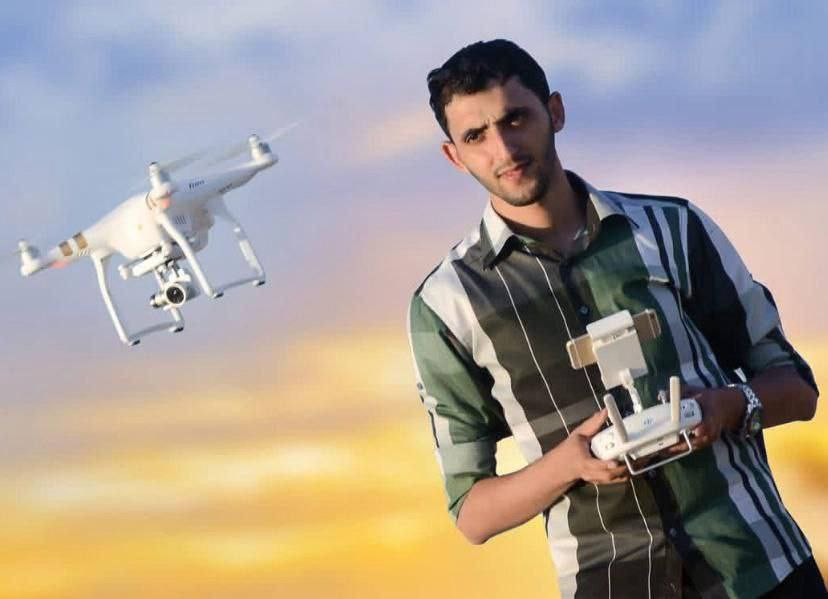 ارتقى المصور الصحفي محمود وادي في قصف مسيرة للاحتلال وسط مدينة خانيونس جنوبي قطاع غزة....