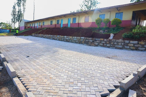G7FpQSrXoAAfKr1.jpg