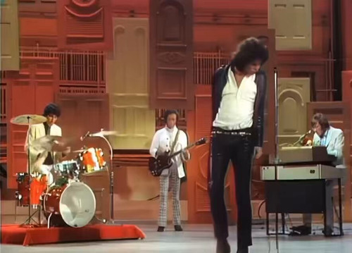 rA3UU2 jBRQPrNJ .jpg