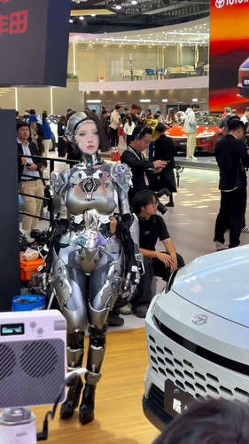 EWGNimK6pYfzlr J.jpg