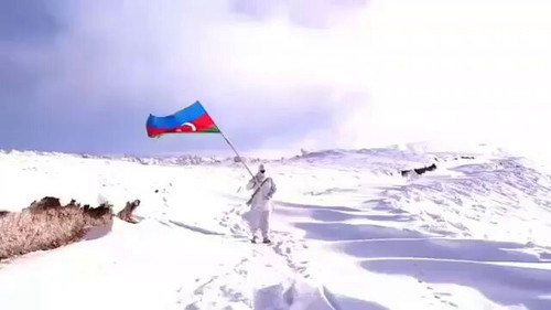 vZsaEDv1pE90VggI.jpg