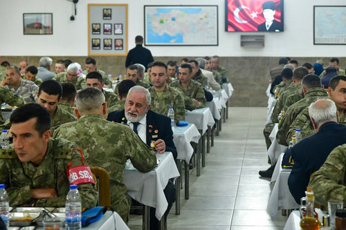 G7JjIR6WsAADaEY.jpg