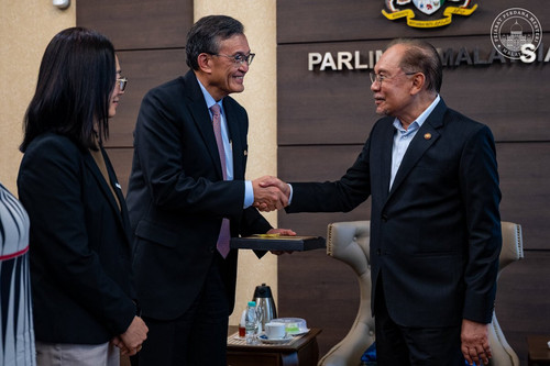 G7FUar a4AEl7 d.jpg