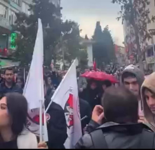 auESukJraGzLMKY5.jpg