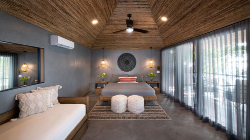 Book your stay at the top Roatan Scuba Diving Resort.png