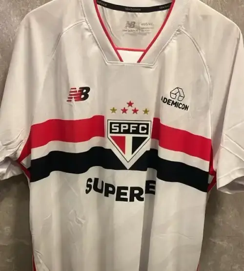 Polêmica interna? Nova camisa do São Paulo enfrenta resistência de conselheiros por violação ao Estatuto