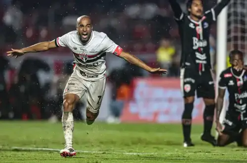 Lucas Moura volta a brilhar e anima Crespo no Paulistão