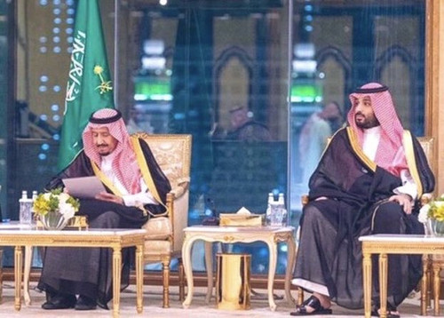 G7LlTLIWwAEveO0.jpg