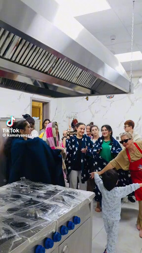 SavdL85mujROU9hH.jpg