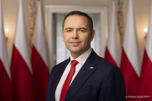G7PcZVuXoAEZrAk.jpg