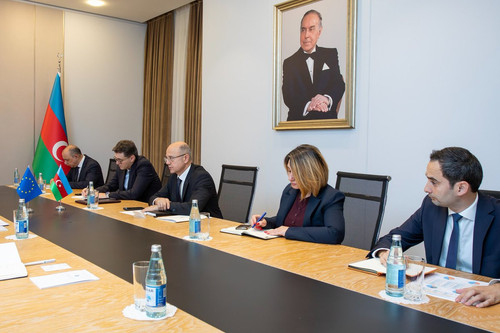 G7KhuLzbYAAQBh8.jpg