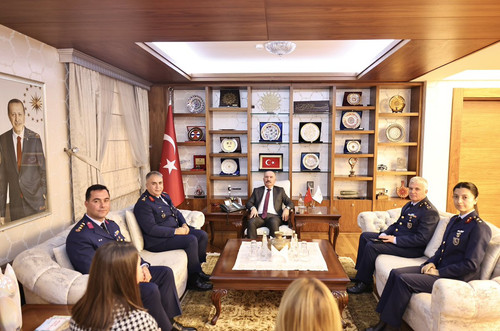 G7KSrUrWwAAabRJ.jpg