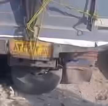 kXXLUG7Gg VdlOQU.jpg