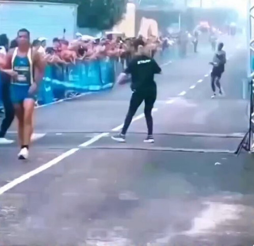 YJe0tQRZXmQEx56W.jpg