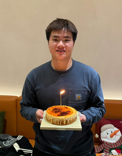 Screenshot 20251203 191906 com.sina.weibo.png