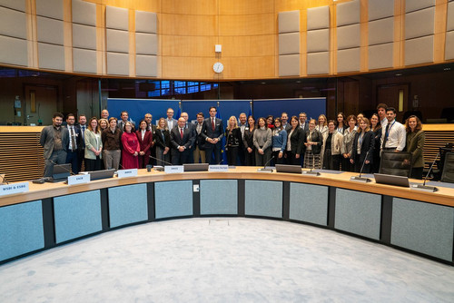 G7LhBYrWQAAtCEQ.jpg