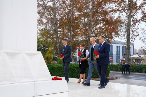 G7OdRQgXEAAKVfd.jpg