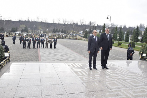 G7B8yctaQAAKxmz.jpg