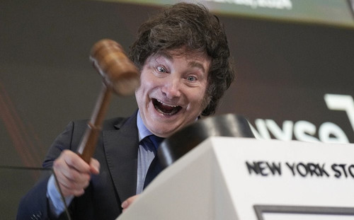 G7MfUjhWoAAVr1l.jpg
