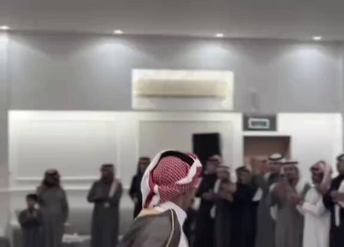 KhH4m3O9jw9FD1kC.jpg