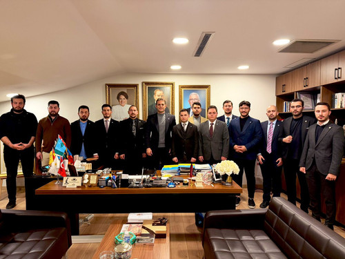 G7LqpXpXQAEd1en.jpg