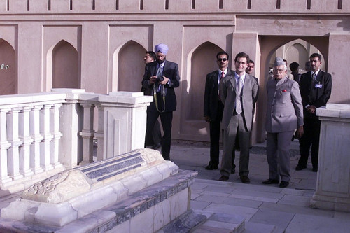 G7OeyrHbgAA95Yc.jpg