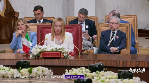 uyfAxj3xHEovfvAR.jpg
