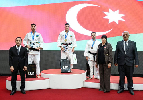 G7Jr8wTakAAjRoJ.jpg