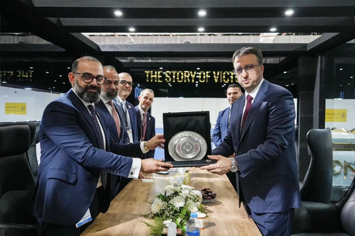 G7KVp UWwAAX1ZD.jpg