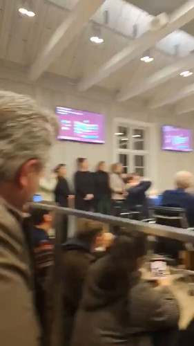 EEBgk2mMuoGBaL p.jpg