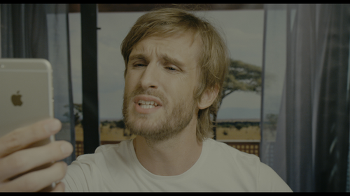 Alibi.com.2017.UHD.BluRay.REMUX.2160p.HEVC.DTS HD.MA5.1 HDS.mkv 20220622 133702.601.png