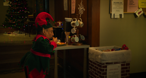 Bad.Santa.2.2016.2160p.SDR.UHD.BluRay.DTS HD.MA.5.1.x265 10bit HDS.mkv 20220616 140722.796.png