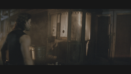 Escape.from.New.York.1981.UHD.BluRay.REMUX.2160p.HEVC.TrueHD7.1.Atmos HDS.mkv 20220607 162039.865.png