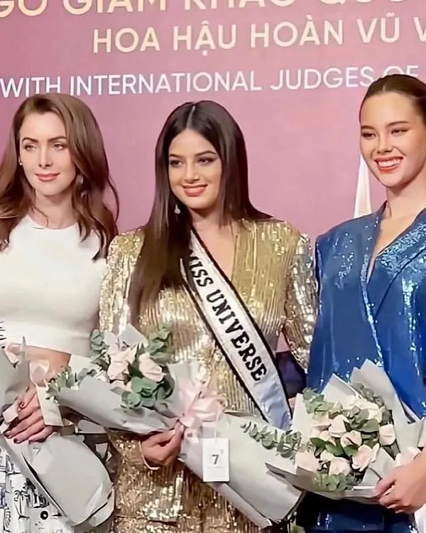 3 vencedoras de miss universe entre jurado para final de miss vietnam 2022. HpU8B4