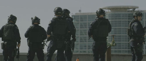 Ambulance.2022.1080p.Pad HDR.UHD.BluRay.AAC.x265 10bit HDSPad.mp4 20220608 210839.185.png