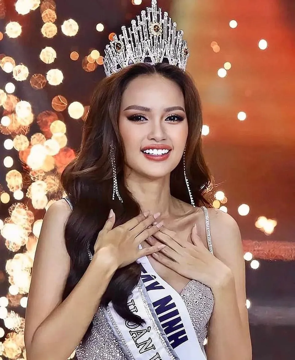 fotos & video de miss universe vietnam 2022. JHrUw7