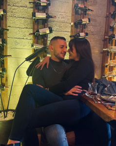 ezgi ve sevgilisi 238x300.png