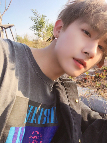 몬스타엑스 MONSTA X on.jpg