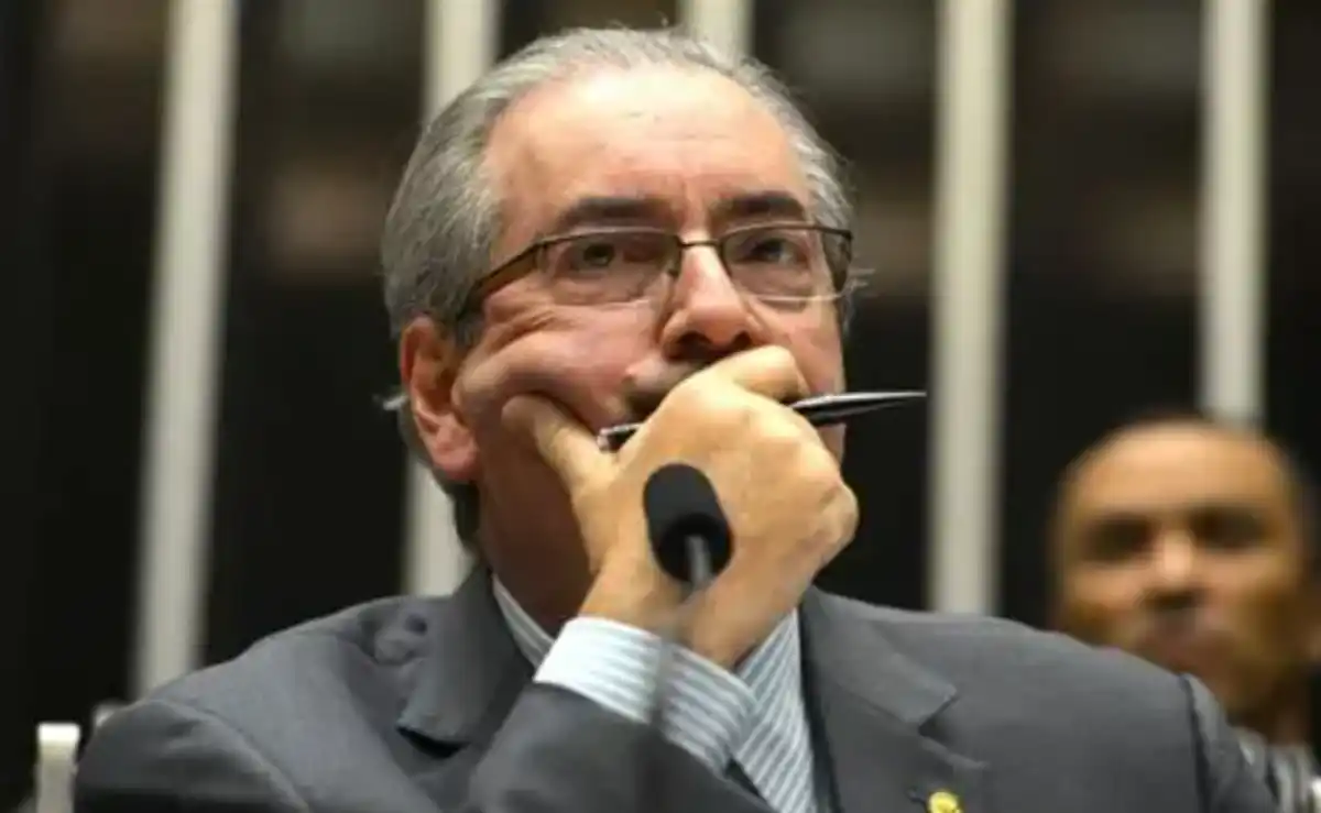 Incapaz de convencer o eleitorado, Eduardo Cunha coleciona nova derrota política e fica fora da Câmara