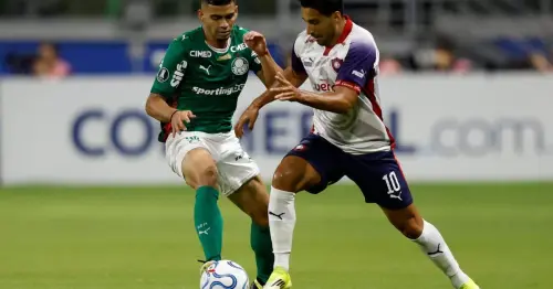 Palmeiras recusa oferta da Itália e renova com Arthur até 2030