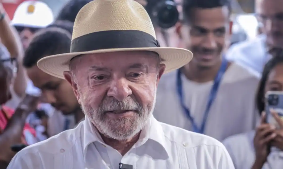 Lula convoca militância para buscar 30 mi de abstenções e desmonta farsa da "terceira via" no 2º turno