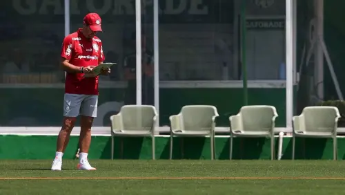 Abel testa formações no Palmeiras e aguarda convocados para pegar o Bahia