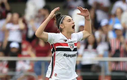 Lateral passa por cirurgia após fratura e SPFC busca alternativas