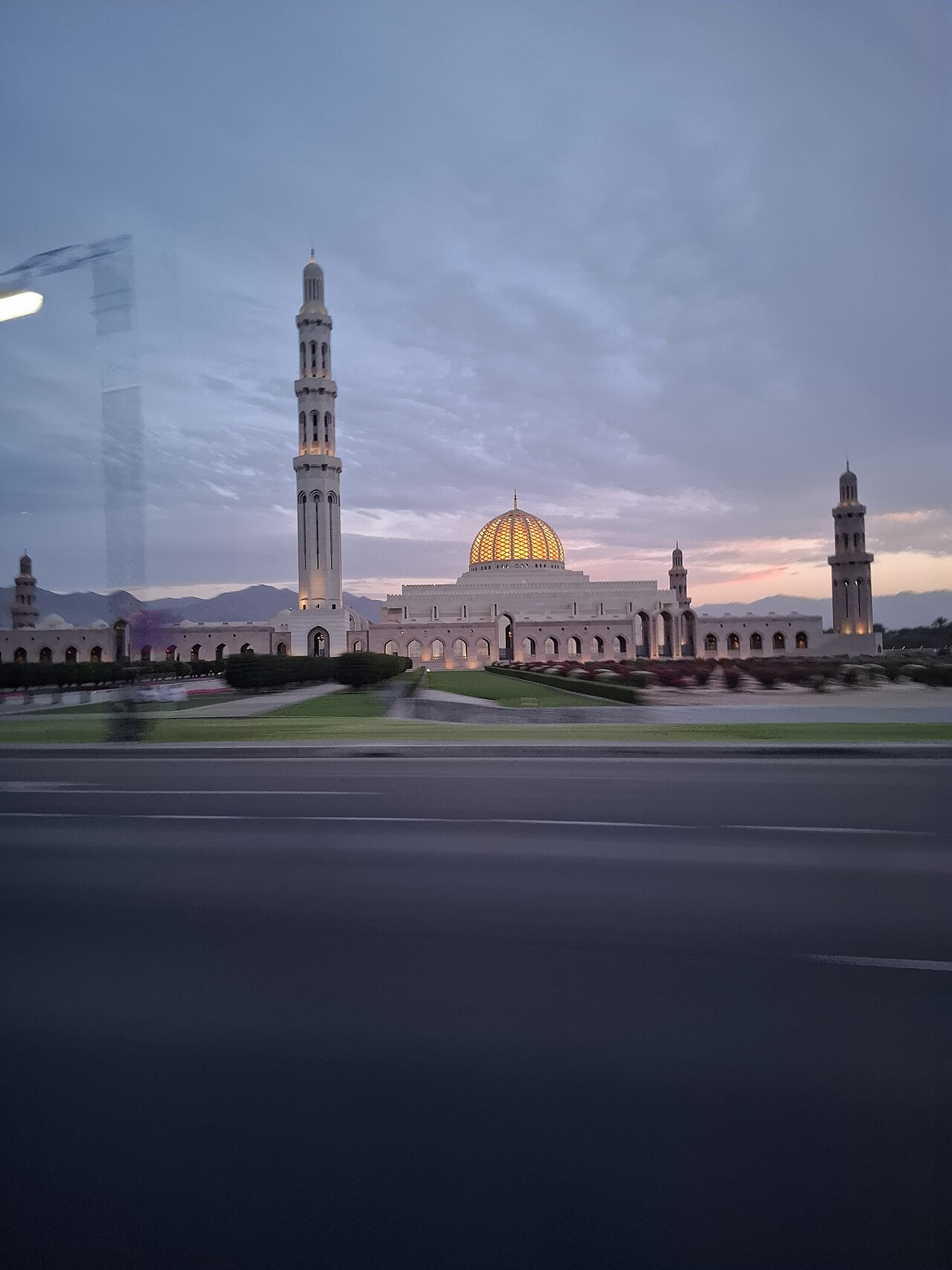 Sultan Qaboos moskee in Muscat, vaak een van de eerste bezienswaardigheden na aankomst