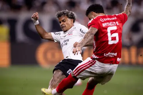 Pressão máxima: Corinthians e Internacional buscam reabilitação