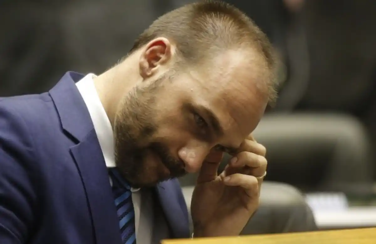 Documento revela fundo secreto de Trump contra o STF e cita lobby de Eduardo Bolsonaro