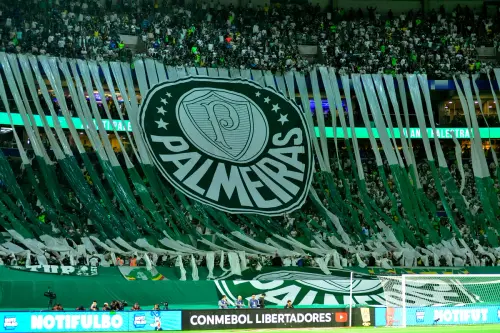 Palmeiras e Bahia duelam no topo da tabela visando subida